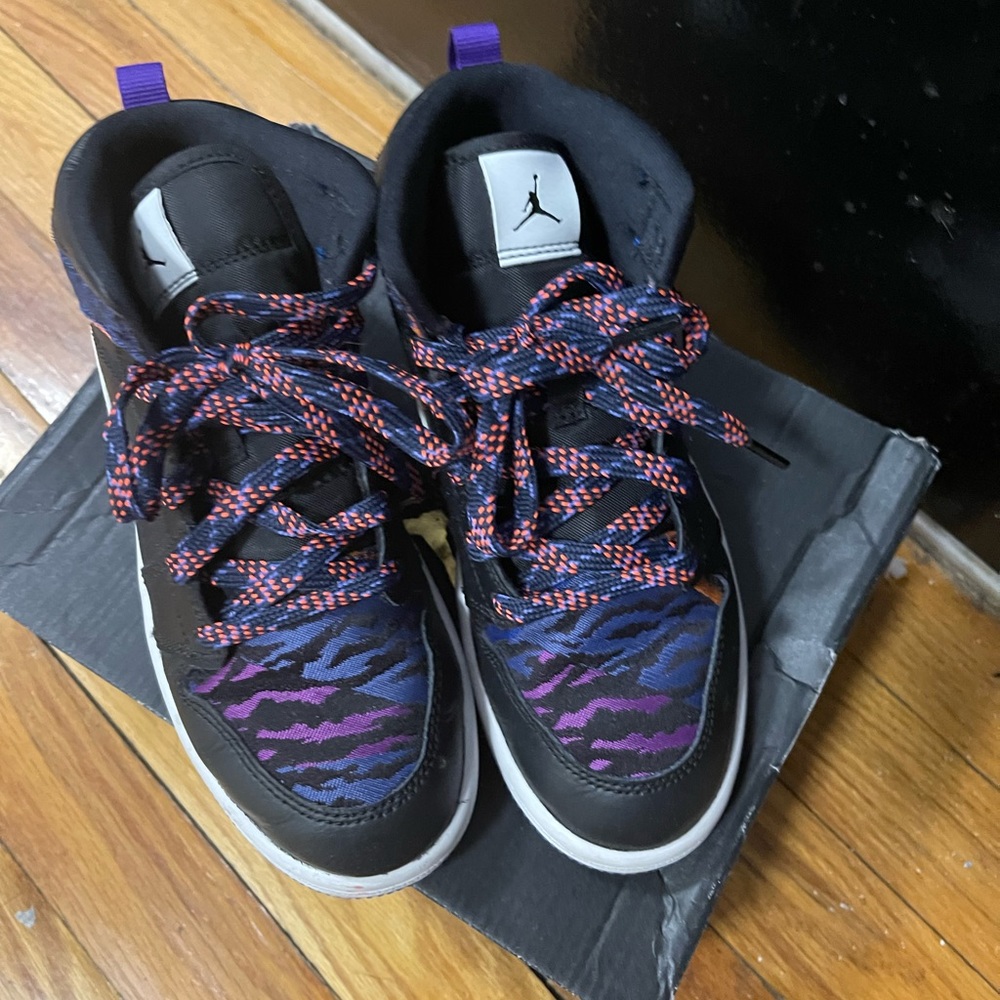 Kids Nike sneakers size 2Y